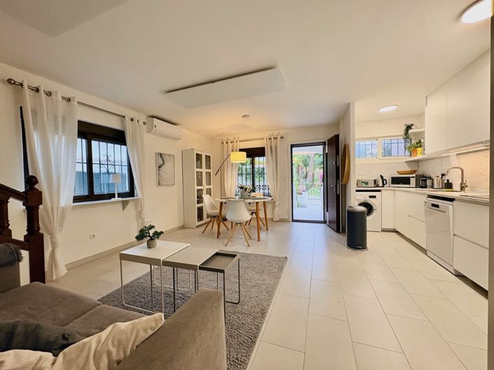 Image No.2-4 Bed Property for sale