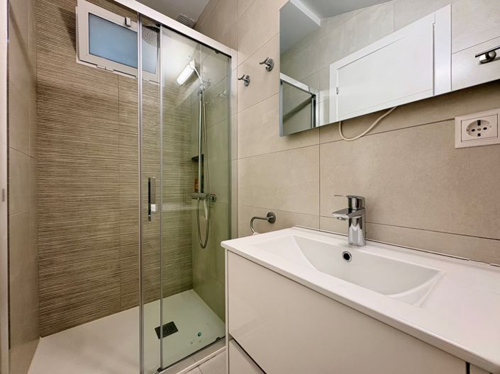 Image No.21-4 Bed Property for sale