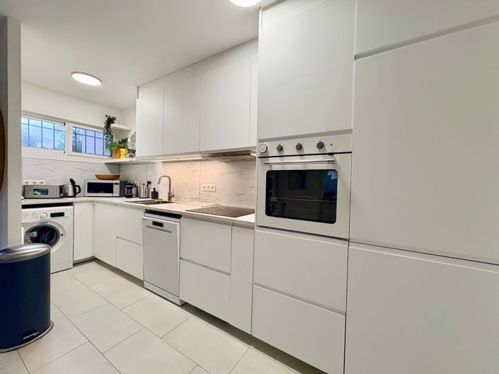 Image No.5-4 Bed Property for sale