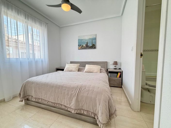 Image No.13-2 Bed Property for sale