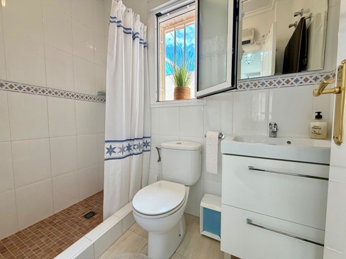 Image No.18-2 Bed Property for sale