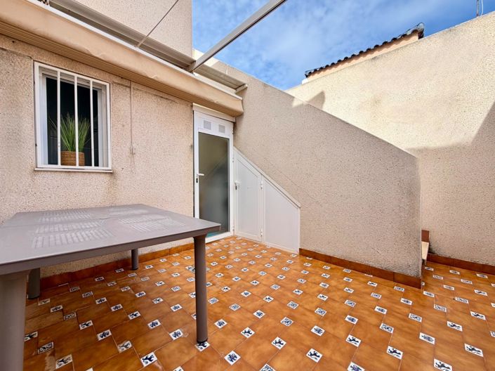 Image No.25-2 Bed Property for sale