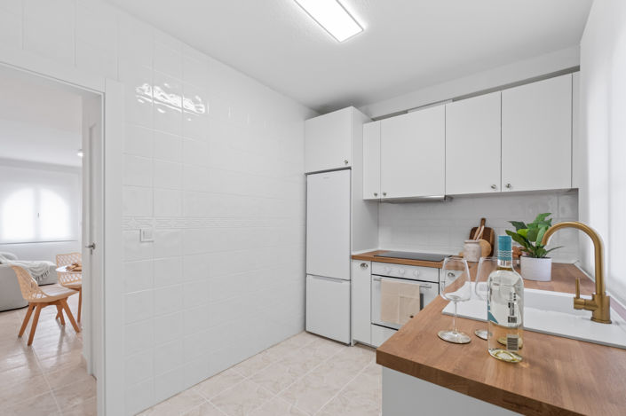 Image No.10-2 Bed Property for sale