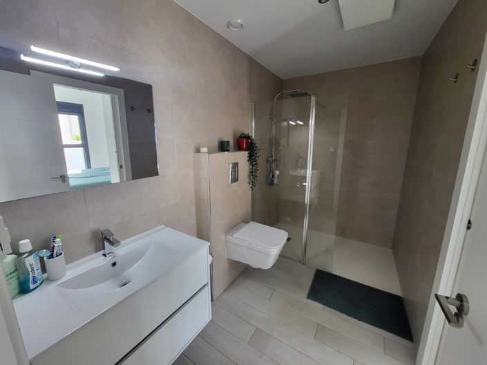 Image No.19-2 Bed Property for sale