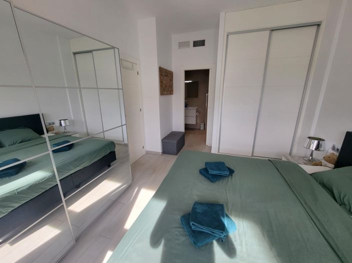 Image No.22-2 Bed Property for sale