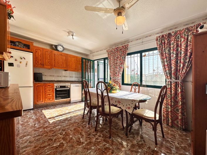 Image No.14-3 Bed Property for sale