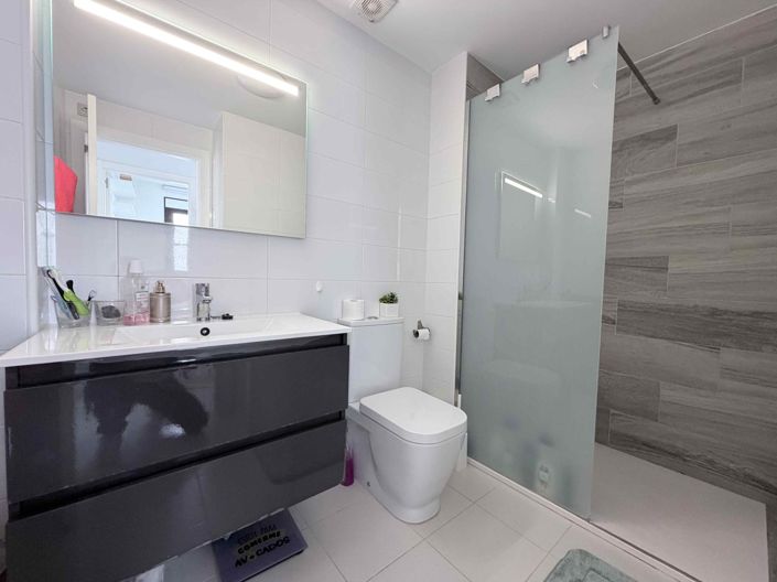 Image No.14-3 Bed Property for sale