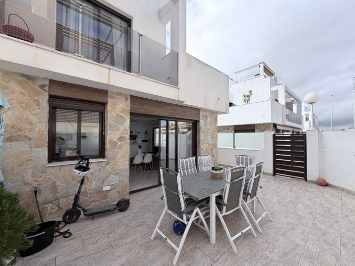 Image No.3-3 Bed Property for sale