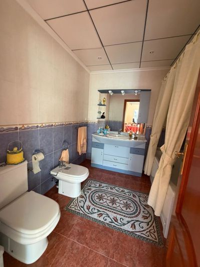 Image No.17-3 Bed Property for sale