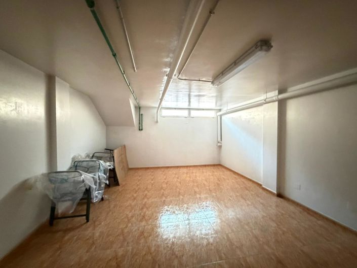 Image No.21-3 Bed Property for sale