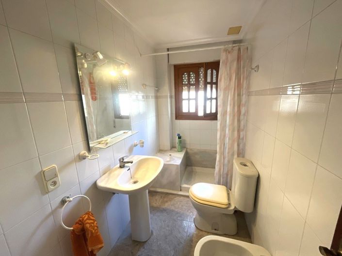 Image No.14-5 Bed Property for sale