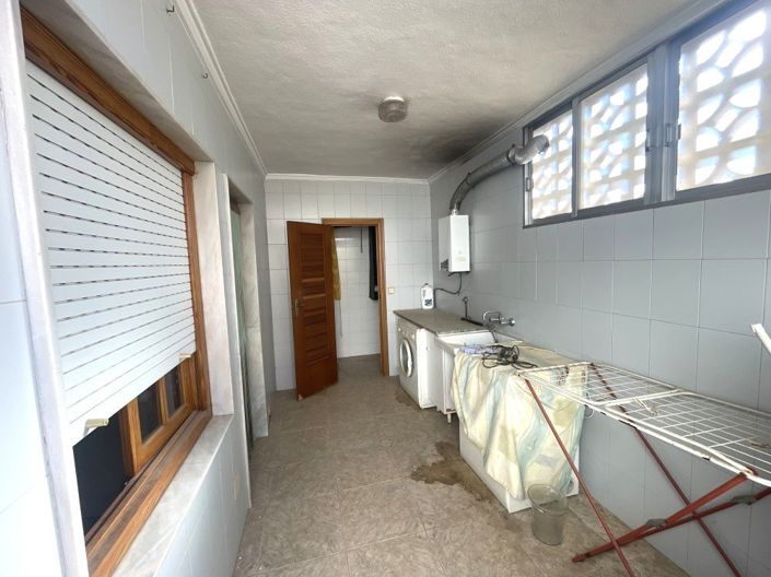 Image No.6-5 Bed Property for sale