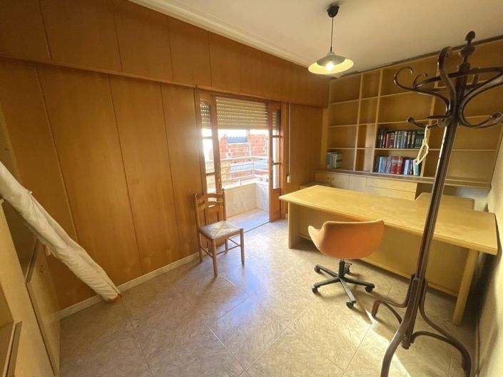 Image No.9-5 Bed Property for sale