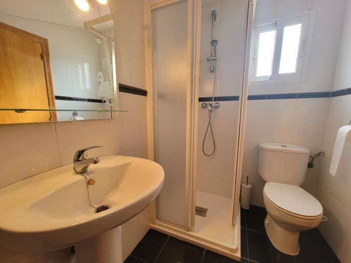 Image No.25-2 Bed Property for sale