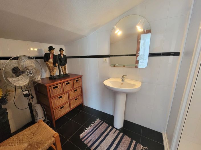 Image No.26-2 Bed Property for sale