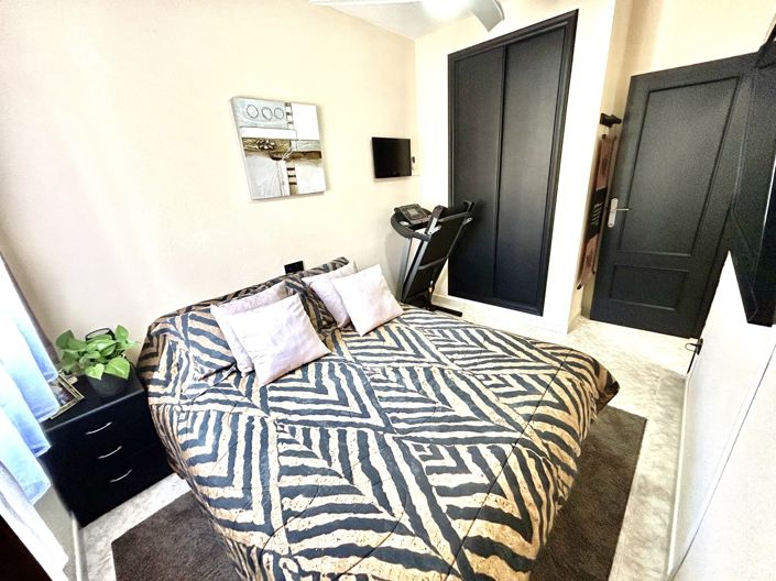 Image No.21-2 Bed Property for sale