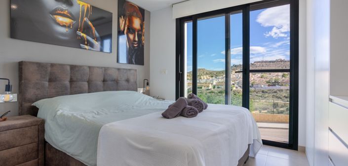 Image No.18-3 Bed Property for sale