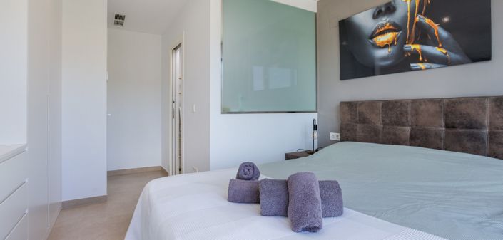 Image No.19-3 Bed Property for sale