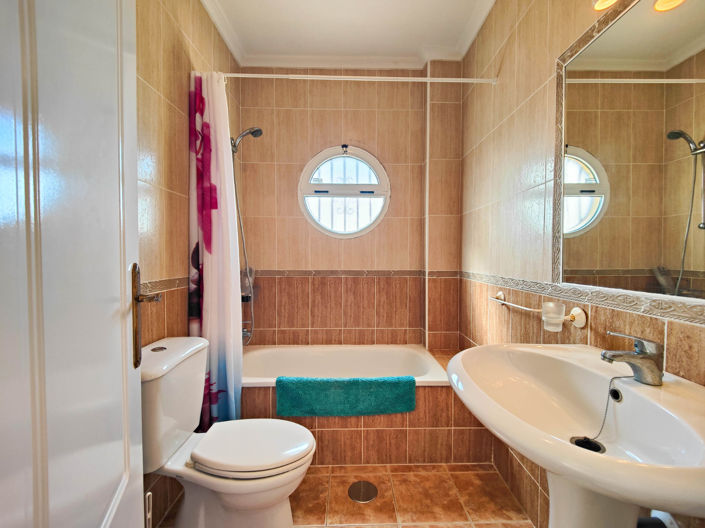 Image No.23-3 Bed Property for sale