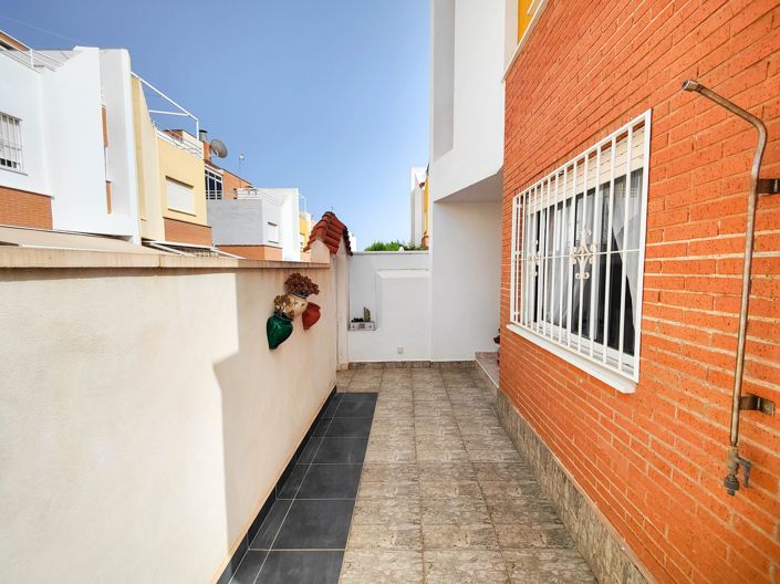 Image No.10-3 Bed Property for sale