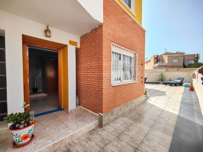 Image No.11-3 Bed Property for sale