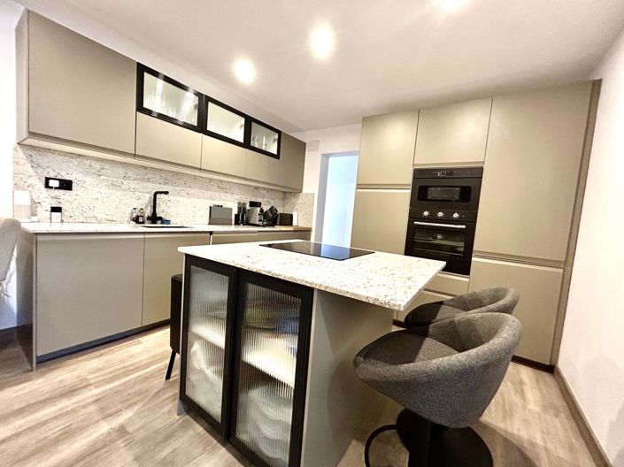 Image No.3-4 Bed Property for sale