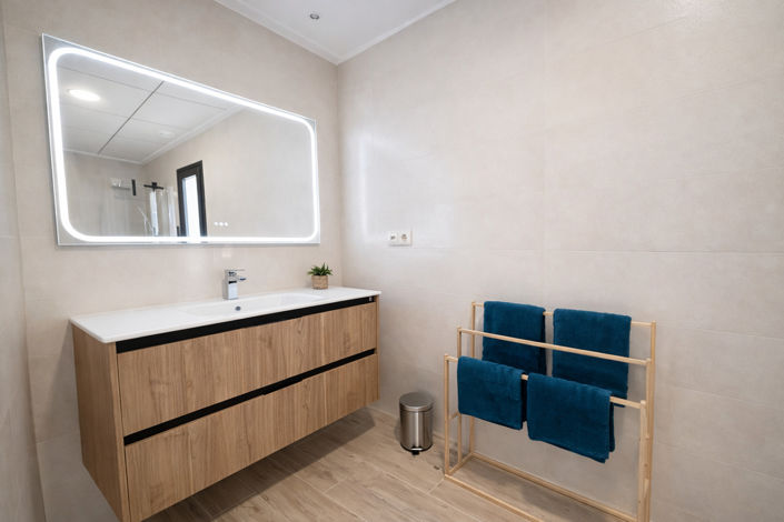 Image No.12-3 Bed Property for sale