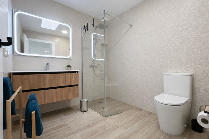 Image No.20-3 Bed Property for sale