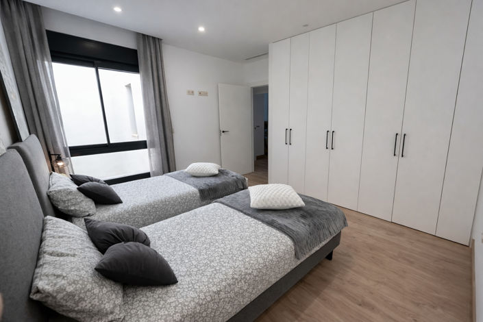 Image No.24-3 Bed Property for sale