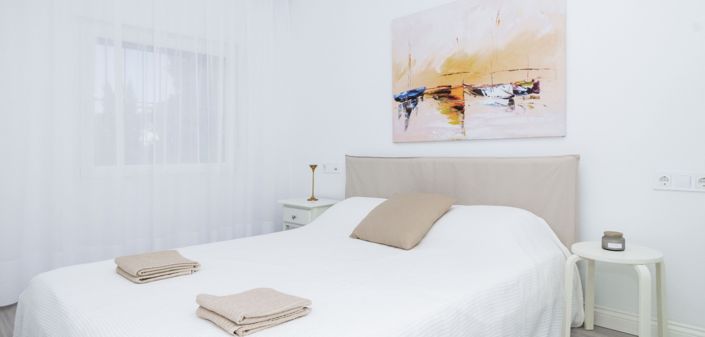 Image No.21-3 Bed Property for sale