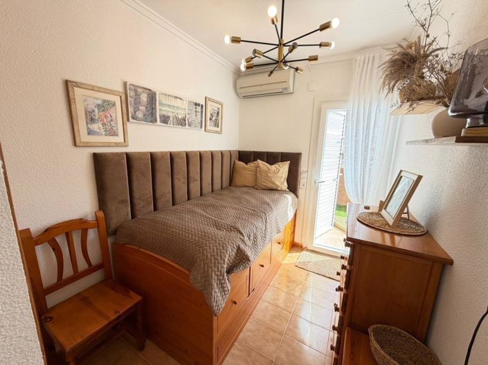 Image No.12-3 Bed Property for sale