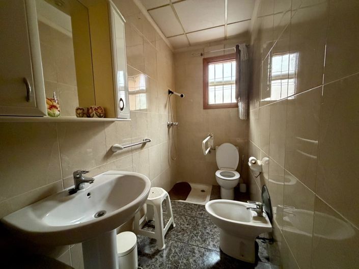 Image No.6-3 Bed Property for sale