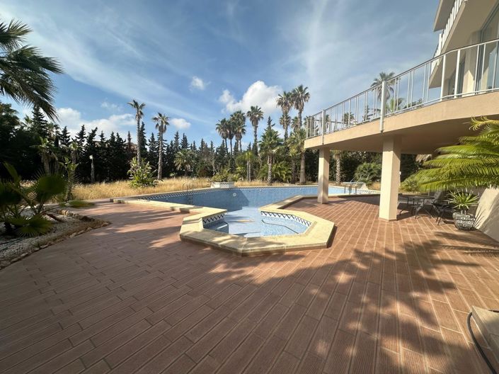 Image No.2-4 Bed Villa for sale
