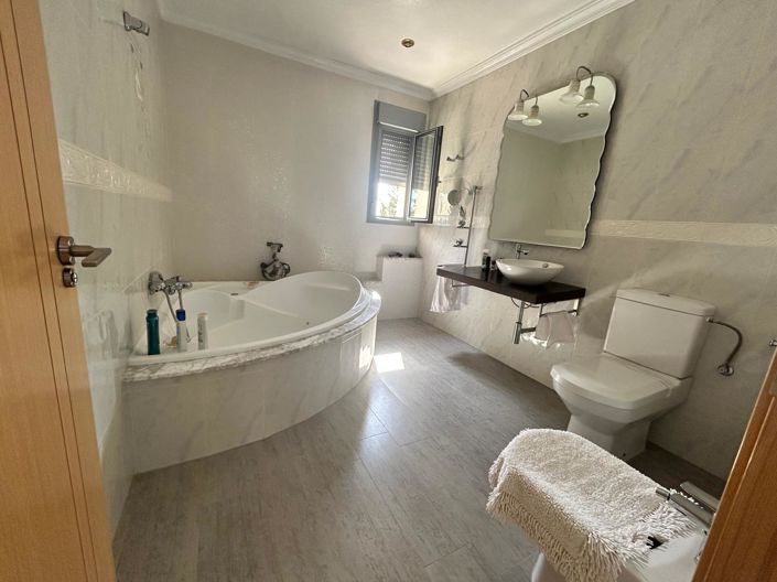 Image No.23-4 Bed Villa for sale