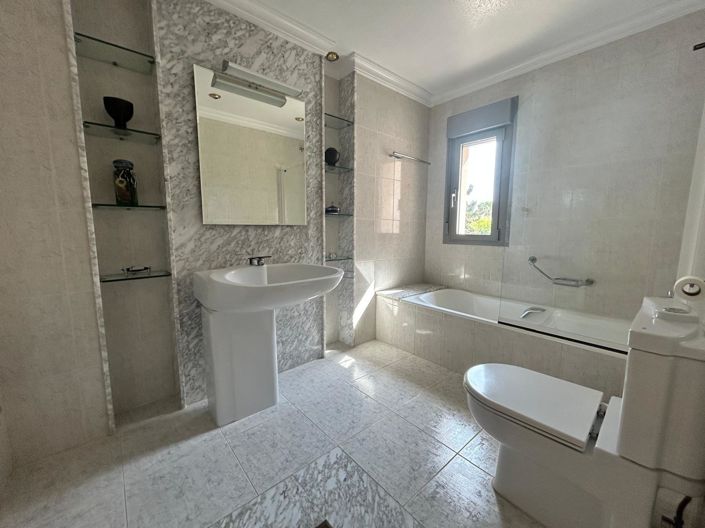 Image No.27-4 Bed Villa for sale