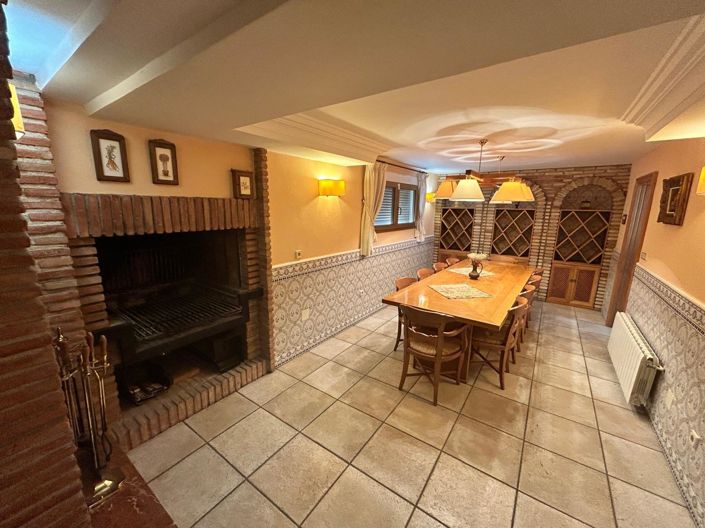 Image No.28-4 Bed Villa for sale