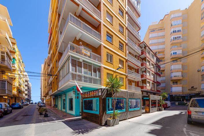 Image No.18-3 Bed Apartment for sale