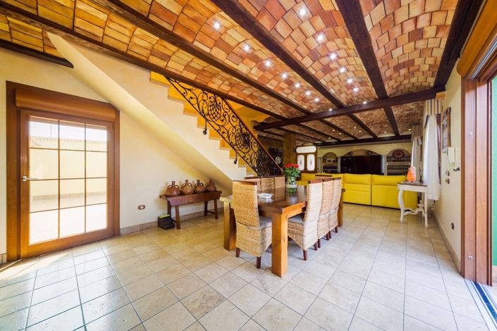 Image No.45-5 Bed Villa for sale
