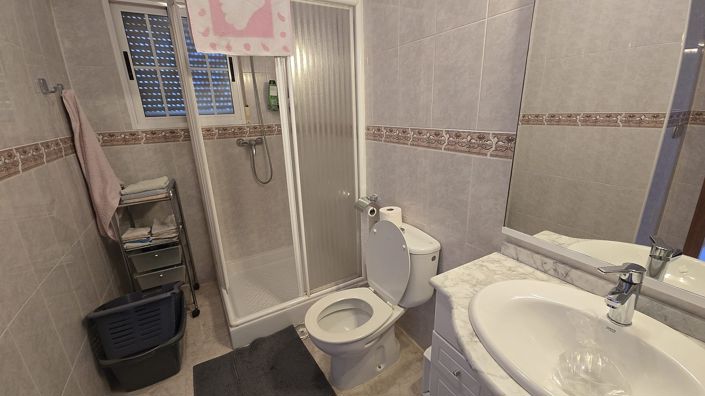 Image No.14-2 Bed Property for sale