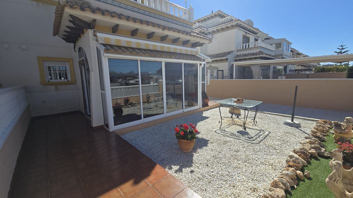 Image No.21-2 Bed Property for sale