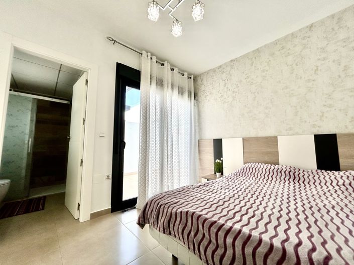 Image No.29-3 Bed Property for sale