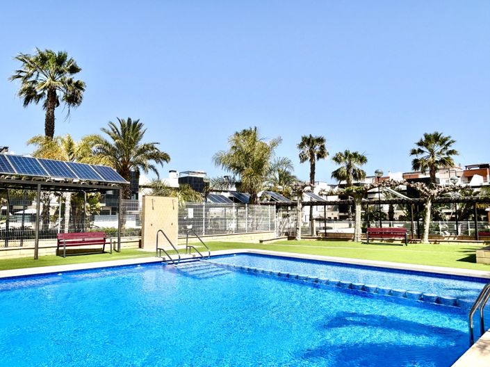 Image No.41-3 Bed Property for sale