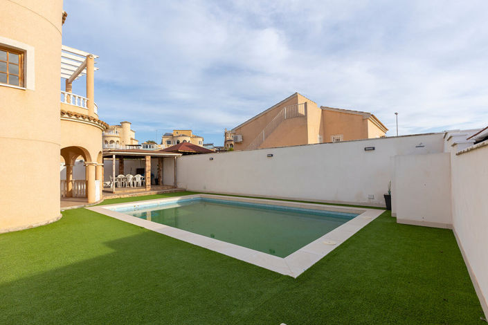 Image No.42-4 Bed Villa for sale