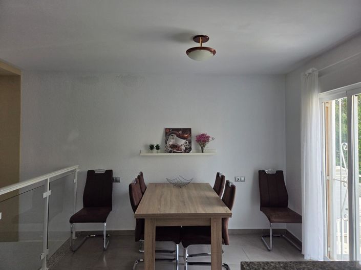 Image No.18-4 Bed Apartment for sale