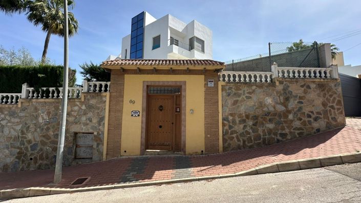 Image No.3-4 Bed Villa for sale