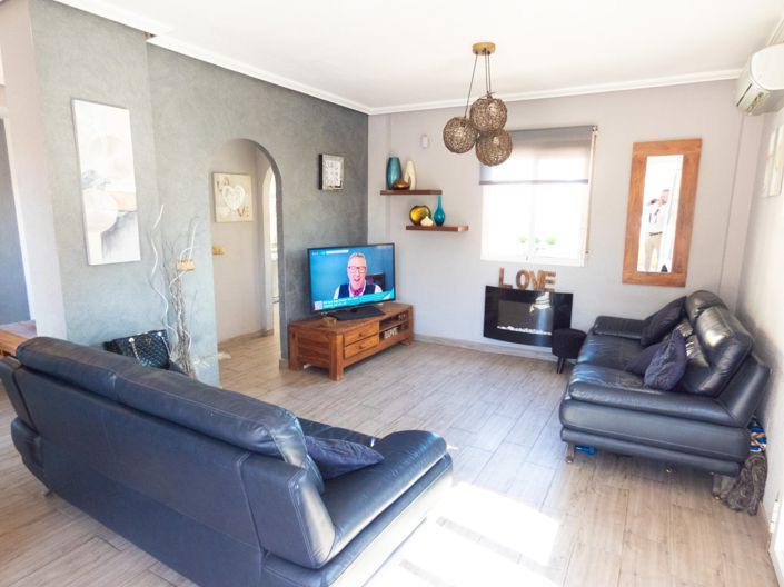 Image No.2-4 Bed Villa for sale