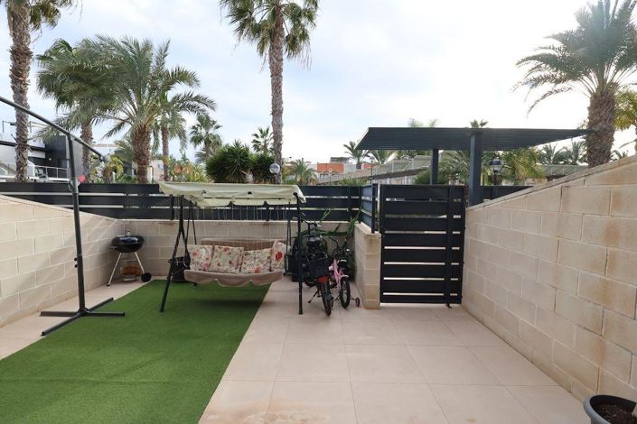 Image No.10-3 Bed Property for sale