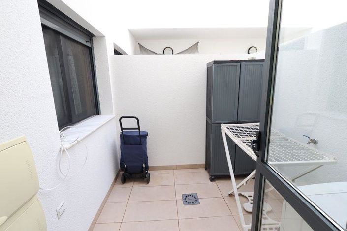 Image No.17-3 Bed Property for sale