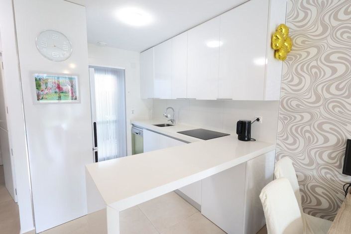 Image No.6-3 Bed Property for sale