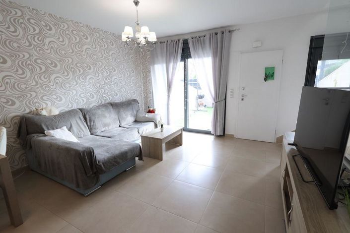 Image No.9-3 Bed Property for sale